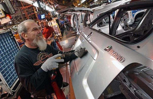 Ford Marks Full-Scale Production of Second Hybrid.